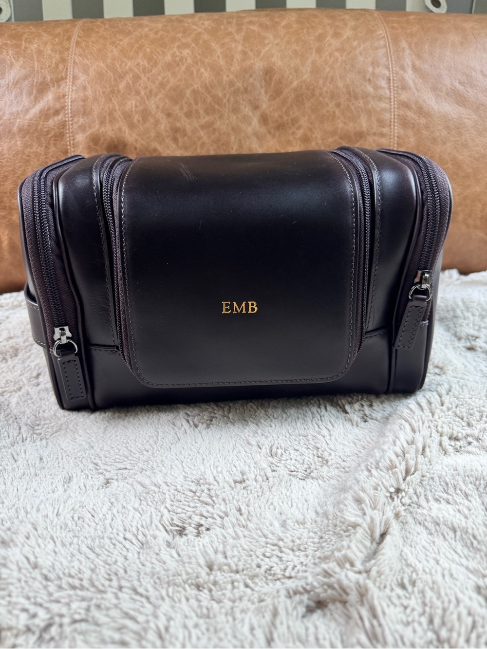 Mark and Graham GRAHAM LEATHER HANGING TOILETRY BAG Monogram Dark Brown NWOB